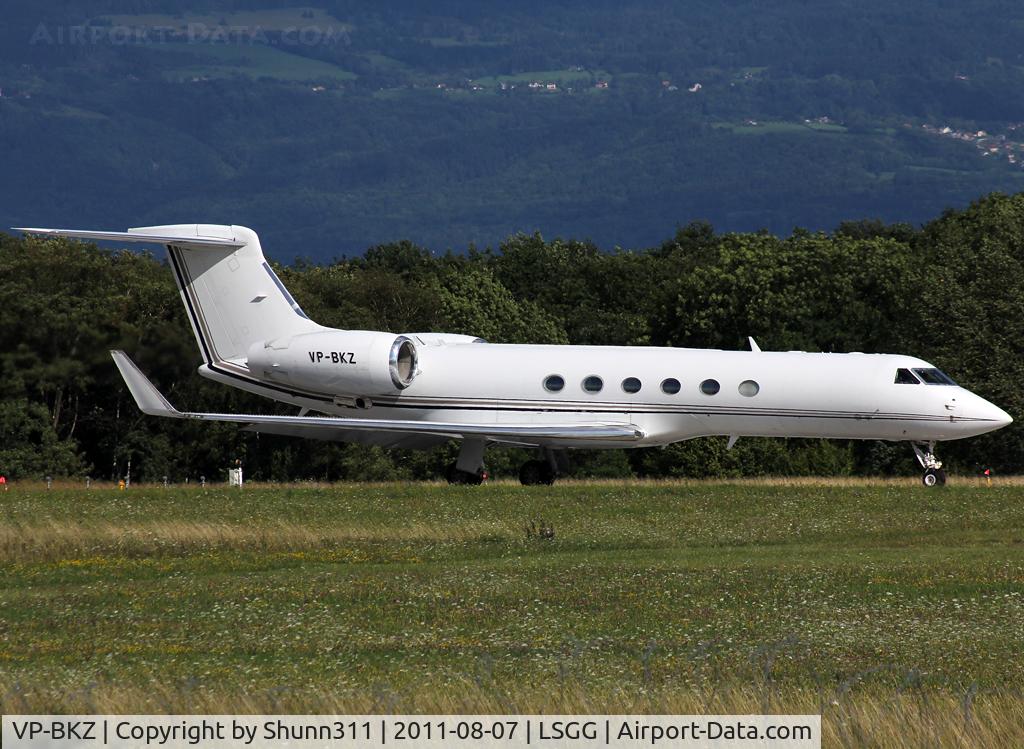VP-BKZ, 2000 Gulfstream Aerospace G-V C/N 602, Lining up rwy 23 for departure...