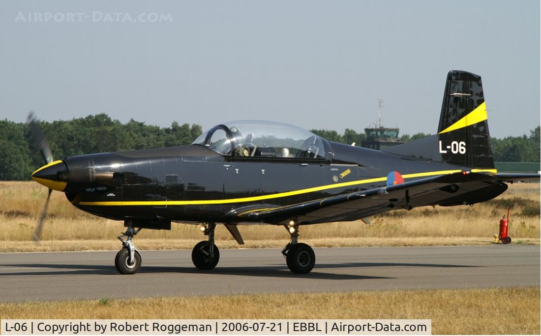 L-06, Pilatus PC-7 Turbo Trainer C/N 543, Photocall.