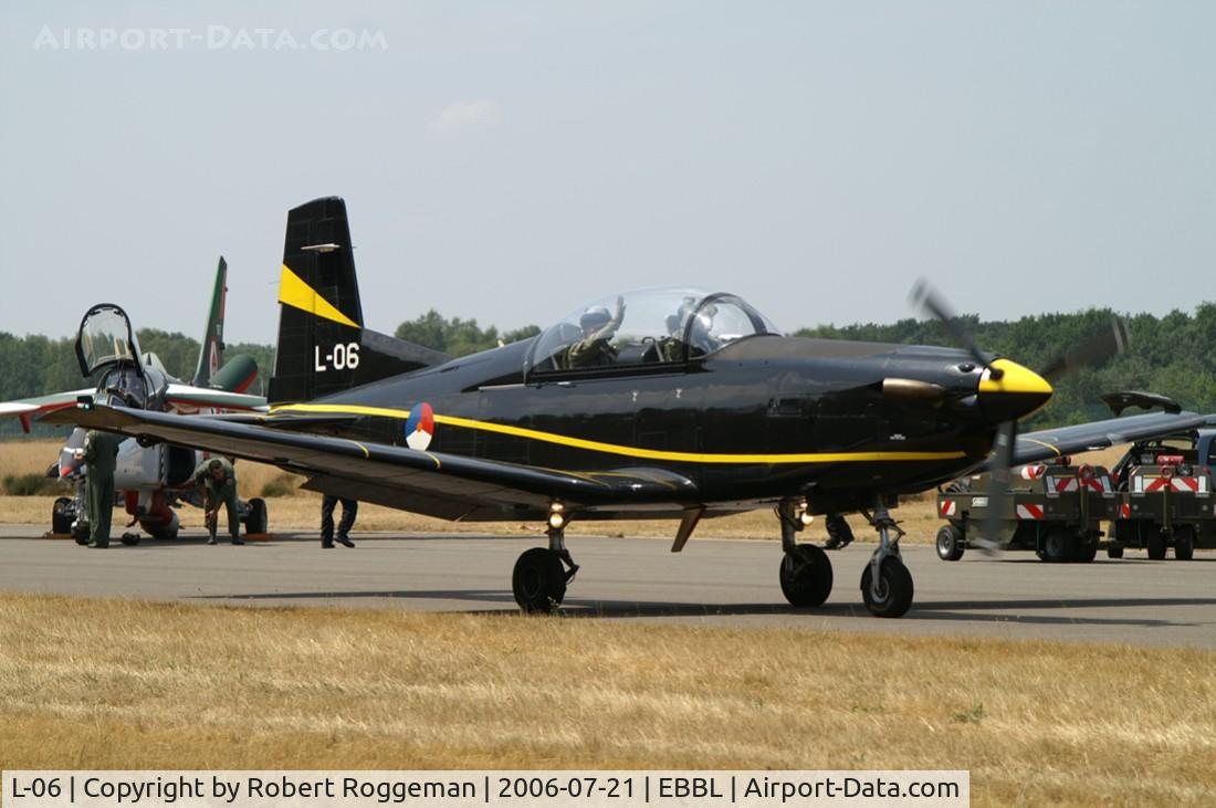 L-06, Pilatus PC-7 Turbo Trainer C/N 543, Photocall.