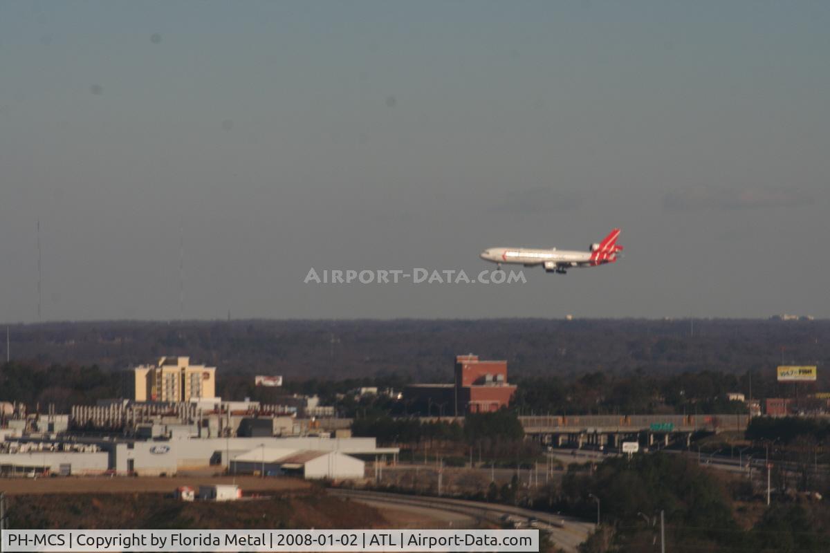 PH-MCS, 1995 McDonnell Douglas MD-11F C/N 48618, Martinair Cargo MD-11 landing parallel with the Delta 767-300 I am riding in