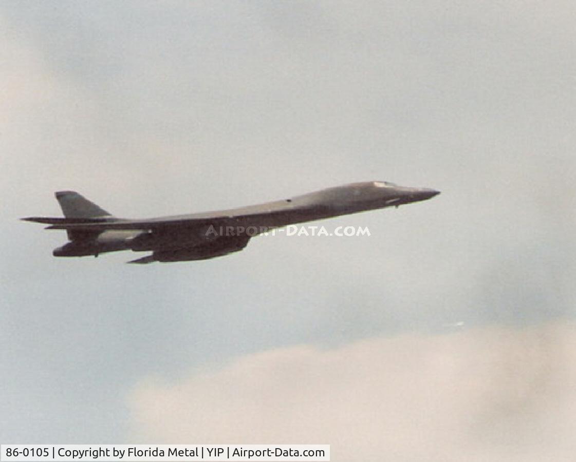 86-0105, 1986 Rockwell B-1B Lancer C/N 65, B-1B in 1992 at Willow Run