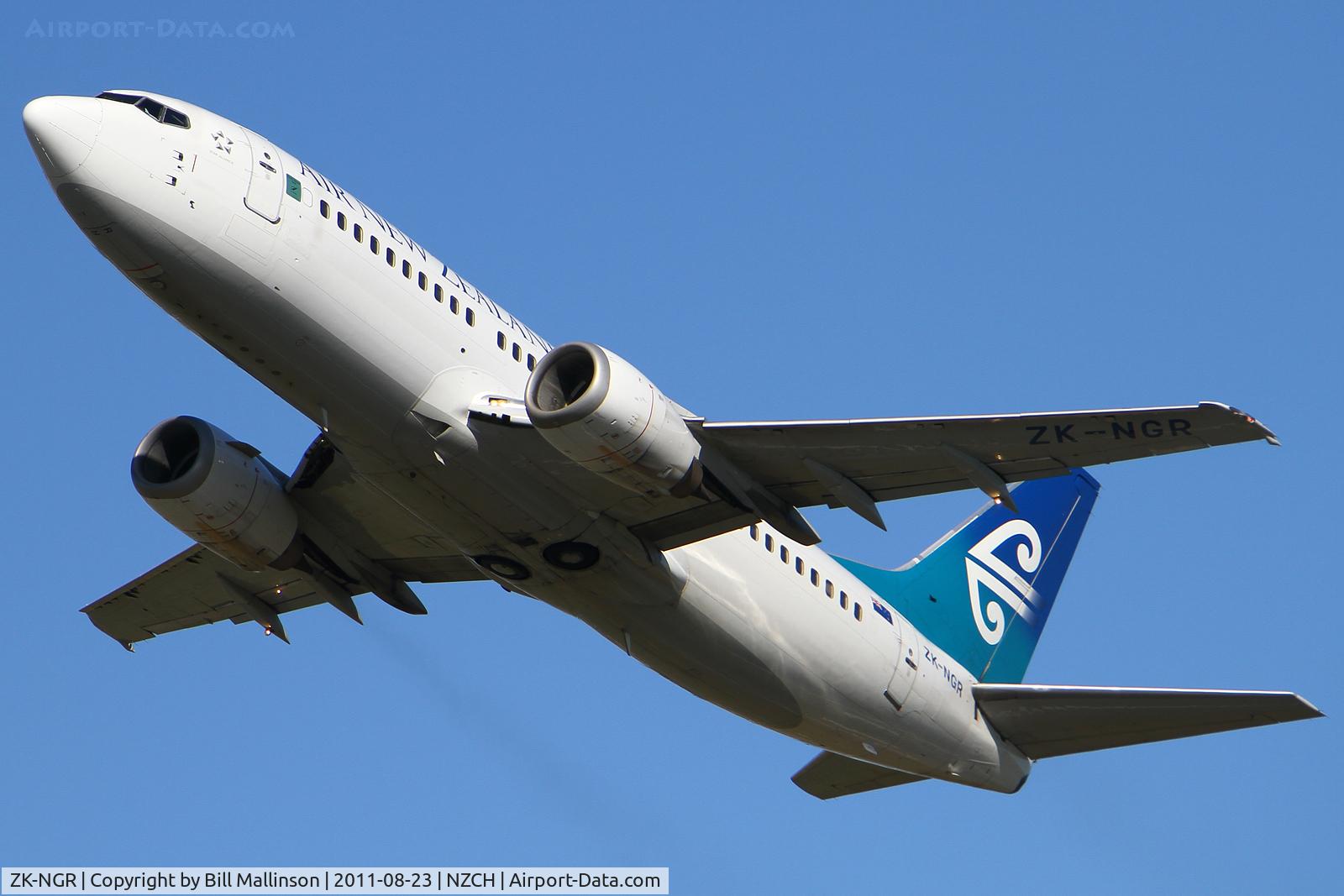 ZK-NGR, 1998 Boeing 737-33A C/N 27460, away from 02
