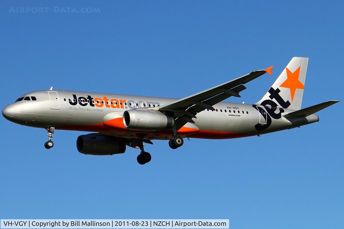 VH-VGY, 2010 Airbus A320-232 C/N 4177, finals to 02...as JQ159 from MEL