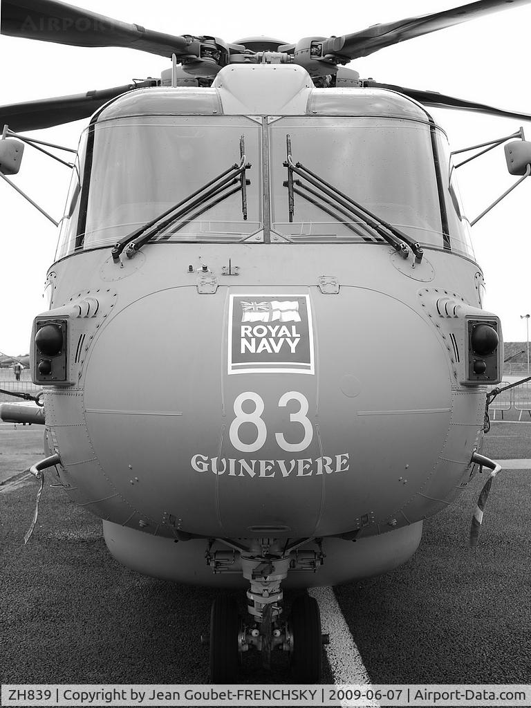 83 04, Westland Super Lynx Mk.88A C/N 427, au parking Cazaux Air Force Base
France