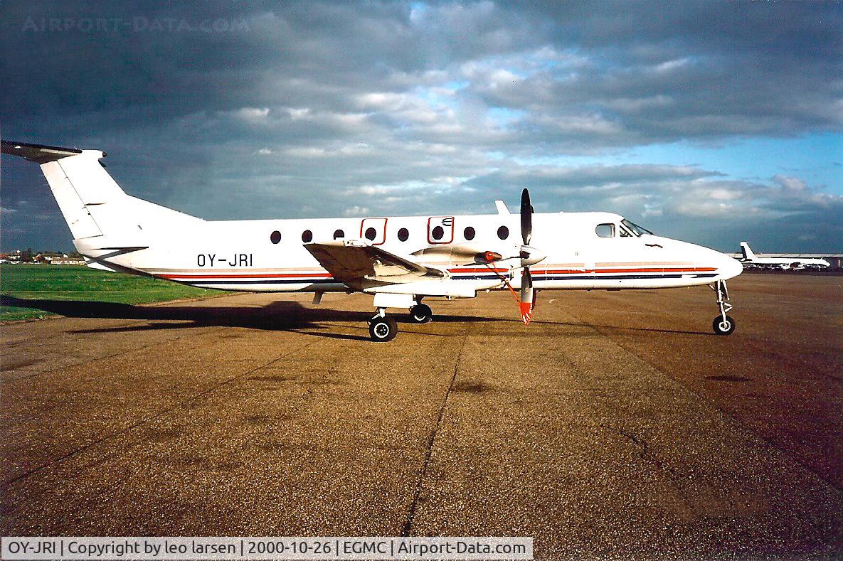 OY-JRI, 1988 Beech 1900C C/N UC-44, Southend 26.10.00