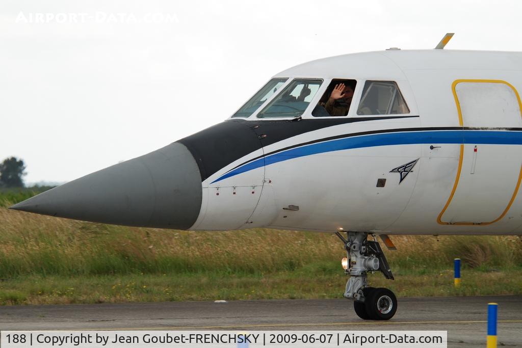 188, Dassault Falcon (Mystere) 20C C/N 188, au roulage Cazaux Air Force Base