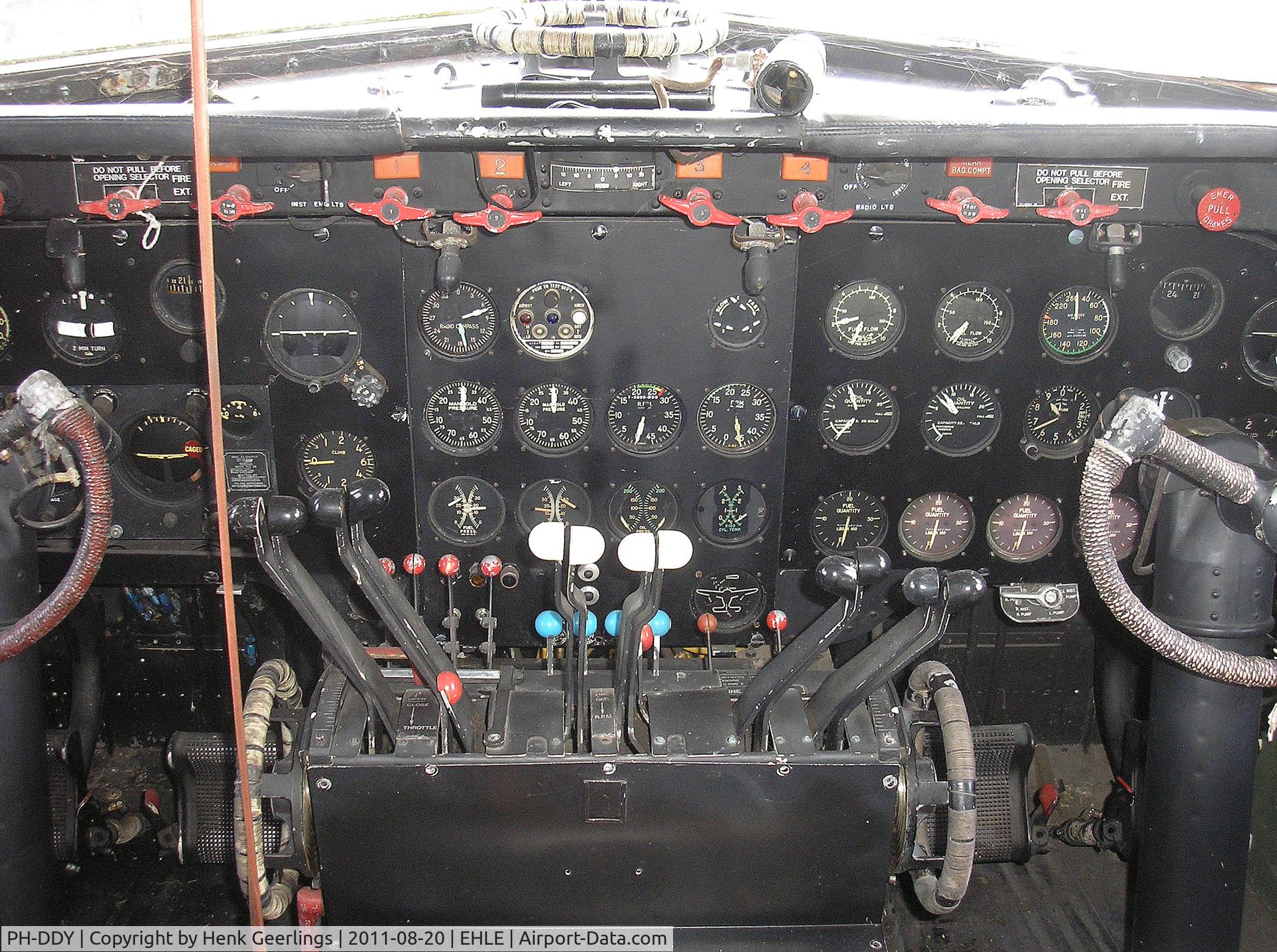 PH-DDY, 1942 Douglas C-54A Skymaster C/N 7488, Cockpit C-54