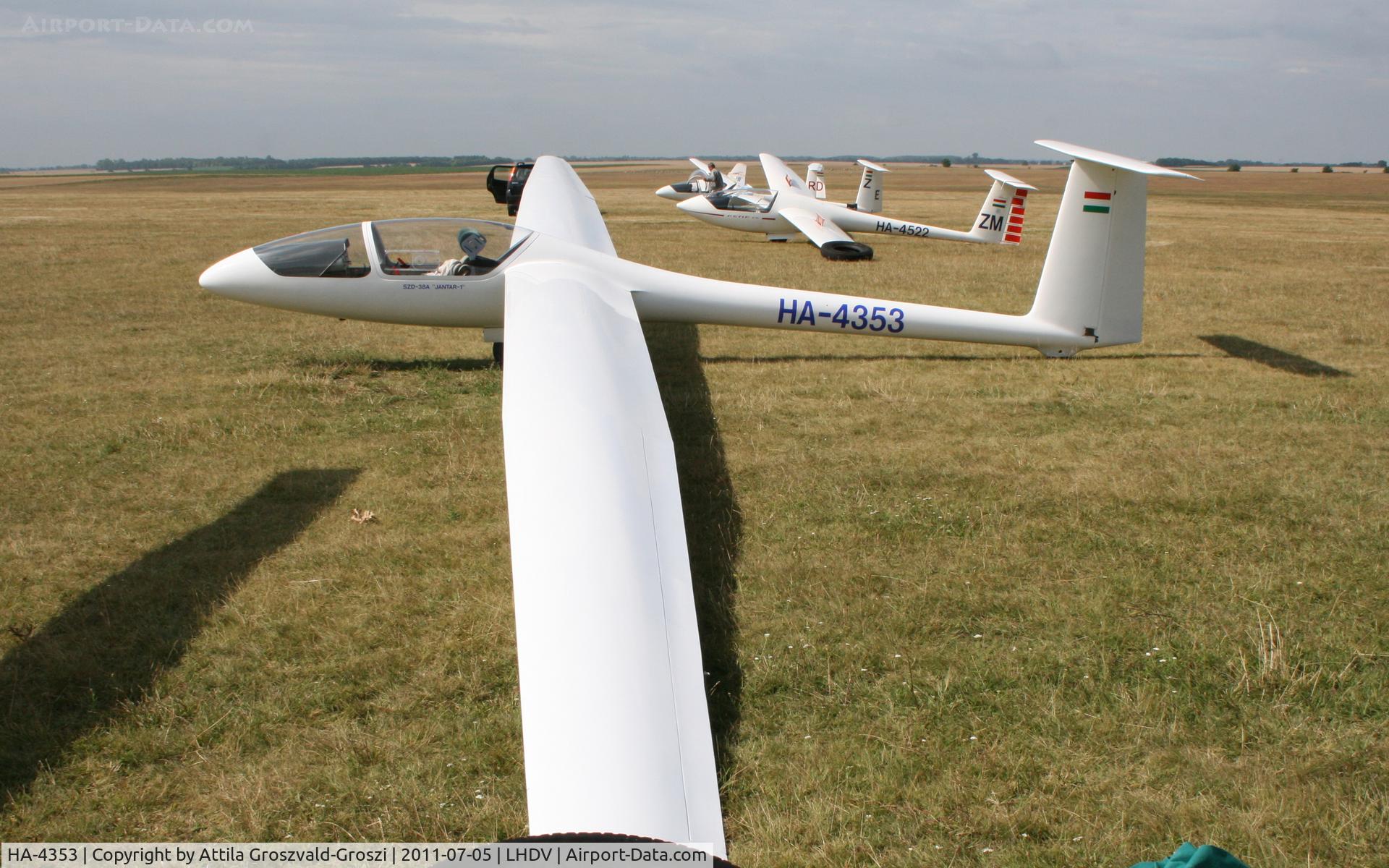 HA-4353, 1975 PZL-Bielsko SZD-38A Jantar 1 C/N B-673, Dunaujváros Airport - Hungary