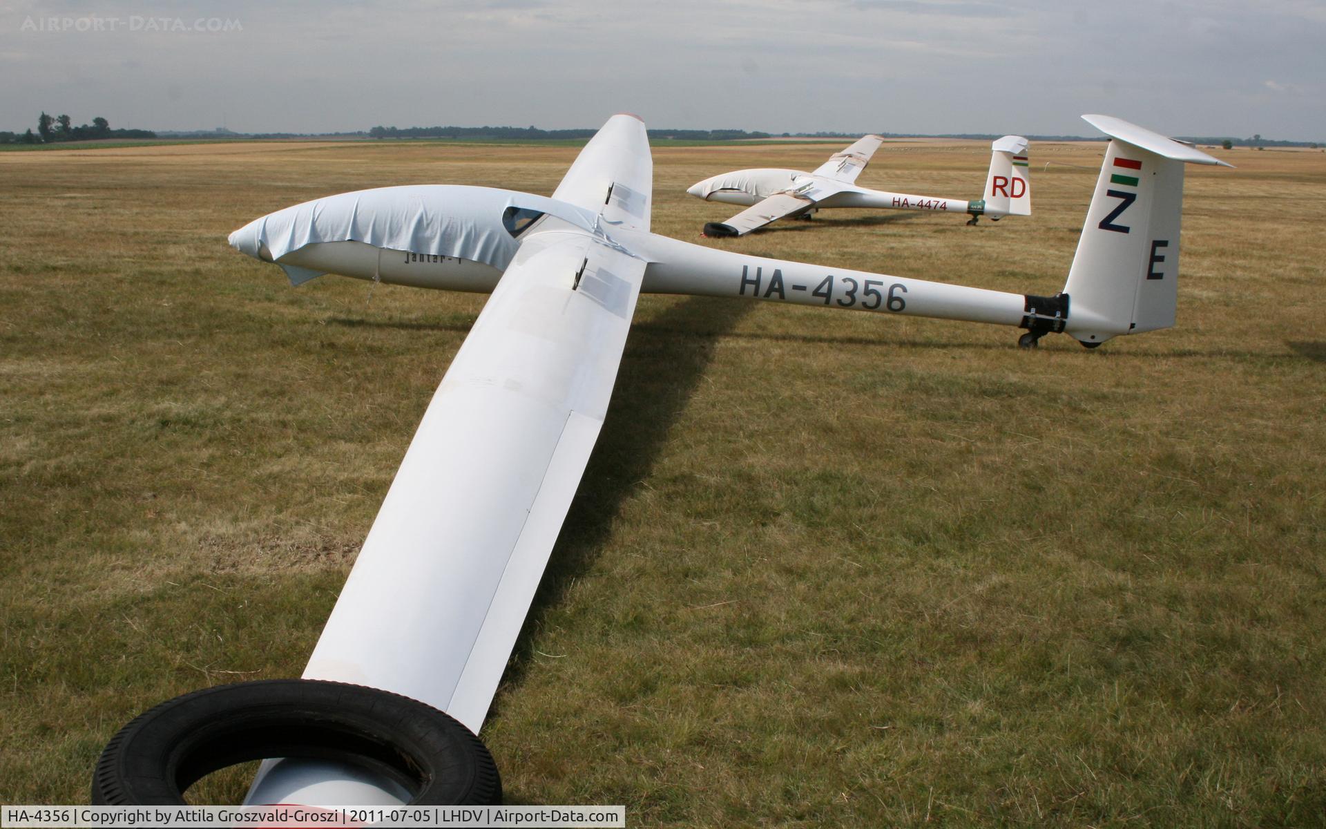 HA-4356, 1975 PZL-Bielsko SZD-32A Foka 5 C/N W-548, Dunaujváros Airport - Hungary