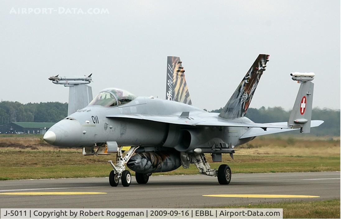 J-5011, McDonnell Douglas F/A-18C Hornet C/N 1351, Tigermeet.STAFFEL 11 Swiss Air Force.See Tigerhead left above nose gear.