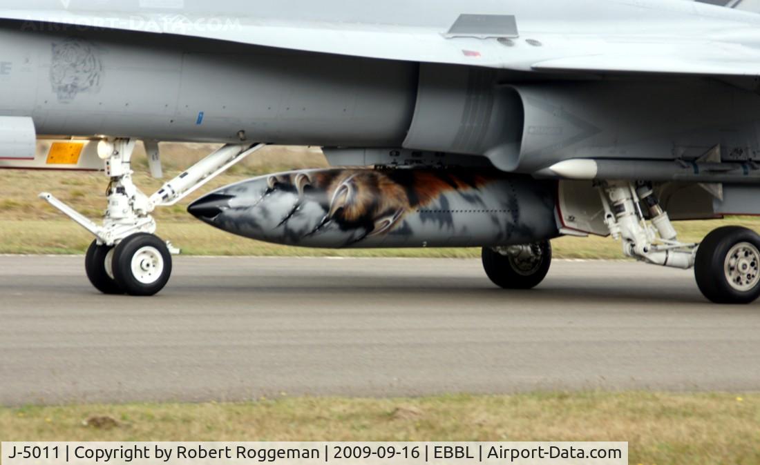 J-5011, McDonnell Douglas F/A-18C Hornet C/N 1351, Tigermeet.STAFFEL 11 Swiss Air Force.See Tigerhead left above nose gear.