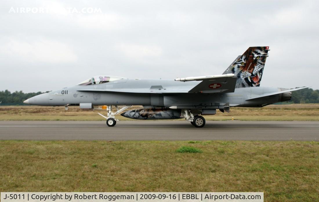 J-5011, McDonnell Douglas F/A-18C Hornet C/N 1351, Tigermeet.STAFFEL 11 Swiss Air Force.See Tigerhead left above nose gear.