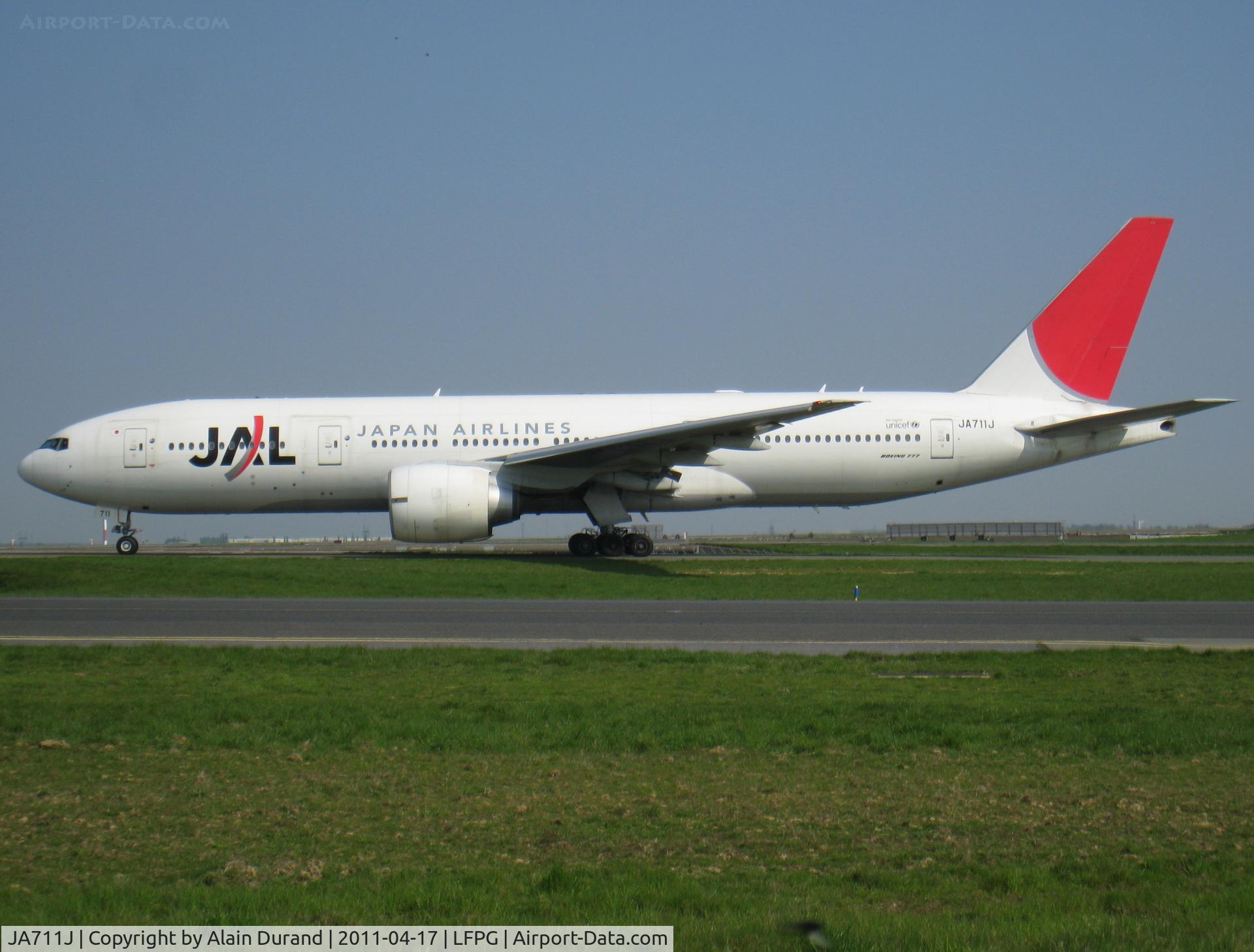 JA711J, 2005 Boeing 777-246/ER C/N 33396, JAL serves CDG twice daily. One service originates from NRT and is operated by a 300. The shorter stablemate is entrusted with the route from/to HND