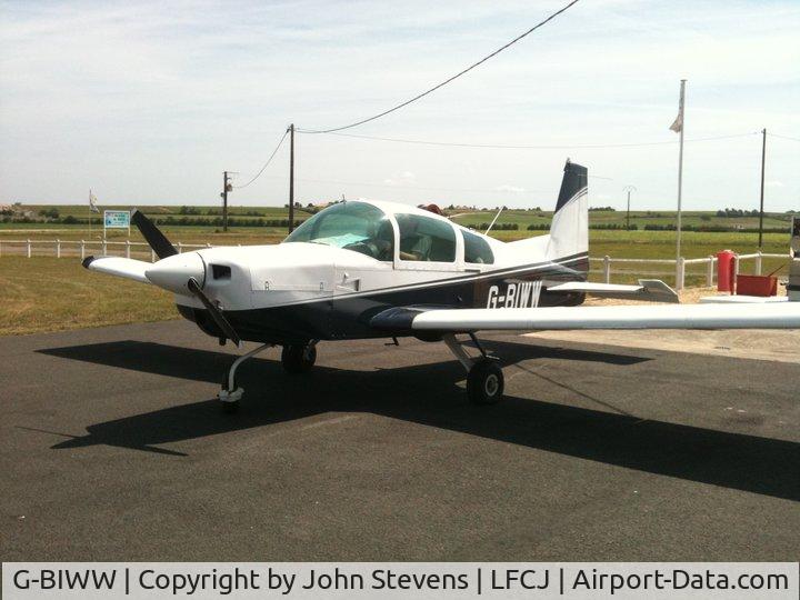 G-BIWW, 1972 American Aviation AA-5 Traveler C/N AA5-0263, Waiting to depart LFCJ, May 2011