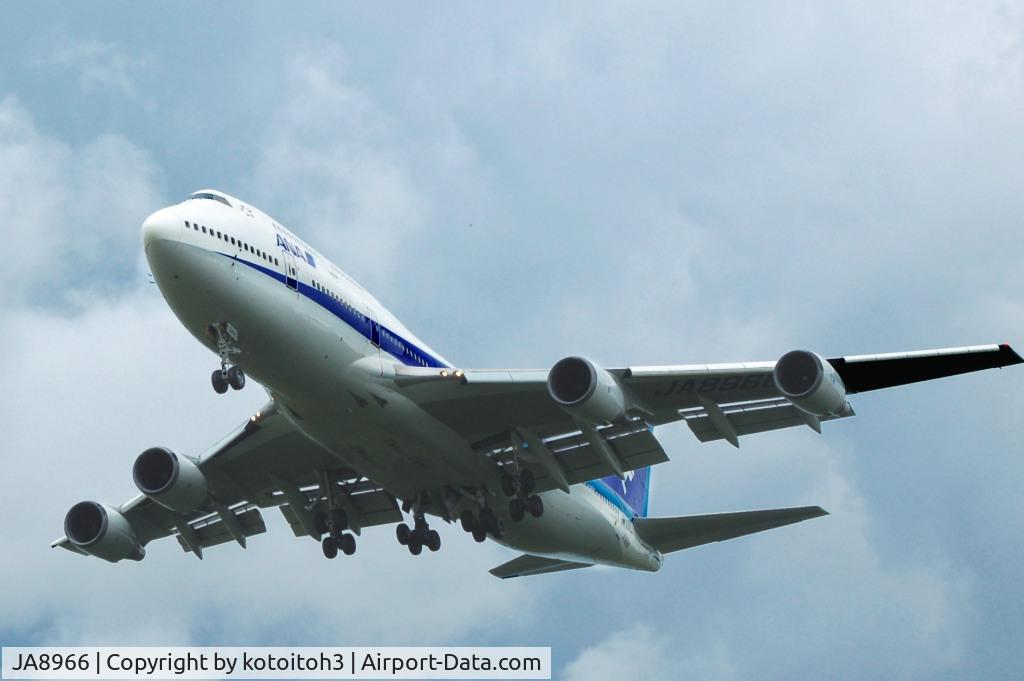 JA8966, 1995 Boeing 747-481D C/N 27442, approach at runway 19L