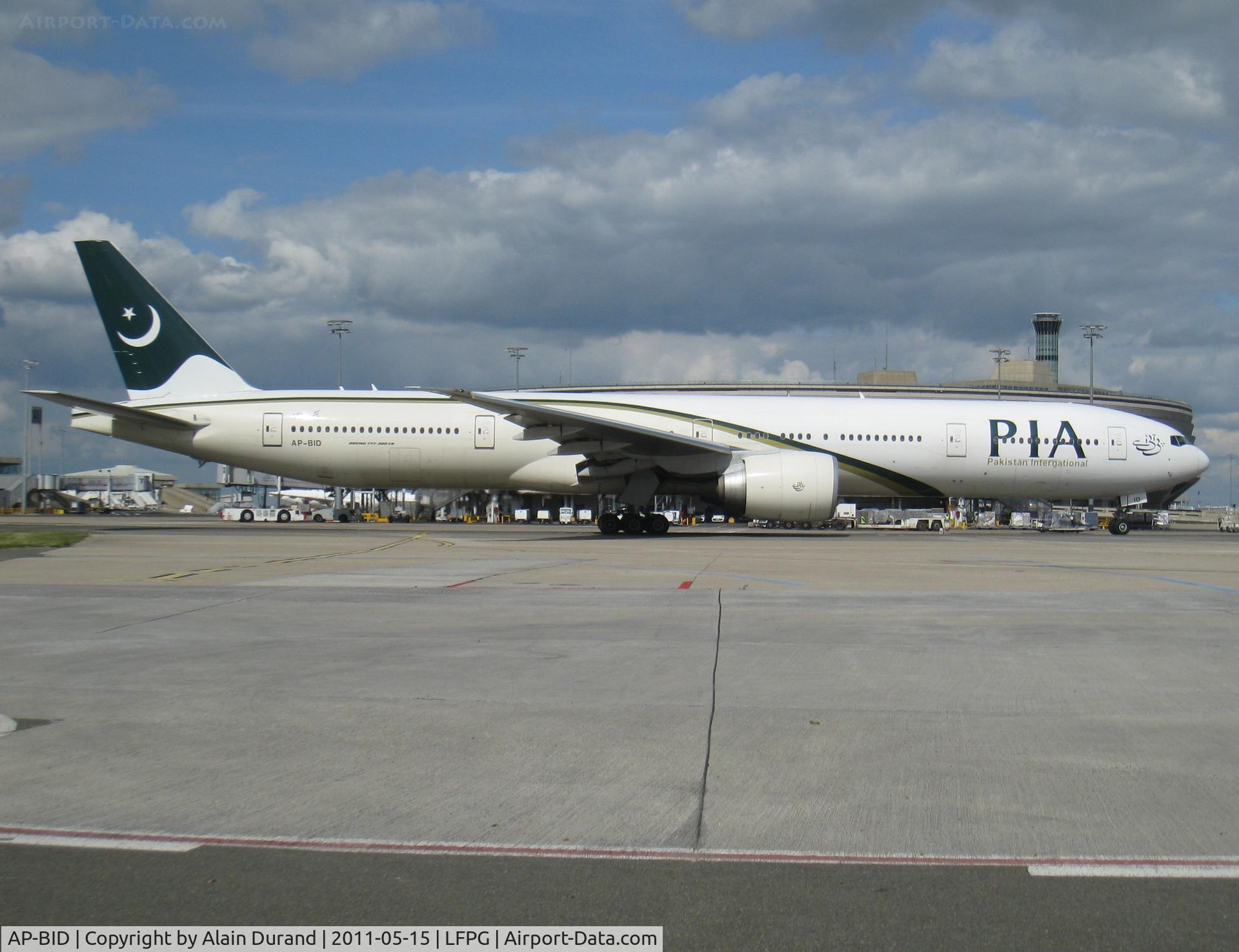 AP-BID, 2008 Boeing 777-340/ER C/N 33780, PIA is another airline serving Paris which also came to the point of surrendering to the mighty 777