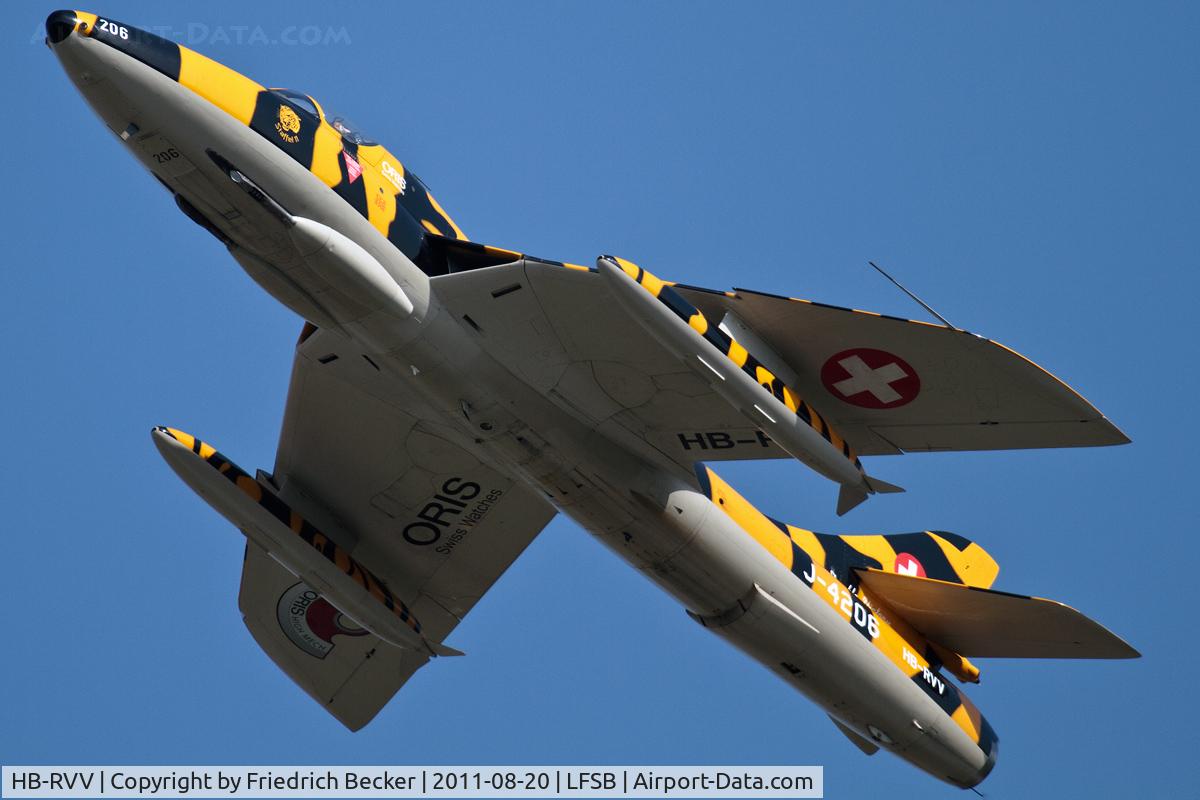HB-RVV, 1968 Hawker Hunter T.68 C/N 41H-670841, departure from RW33