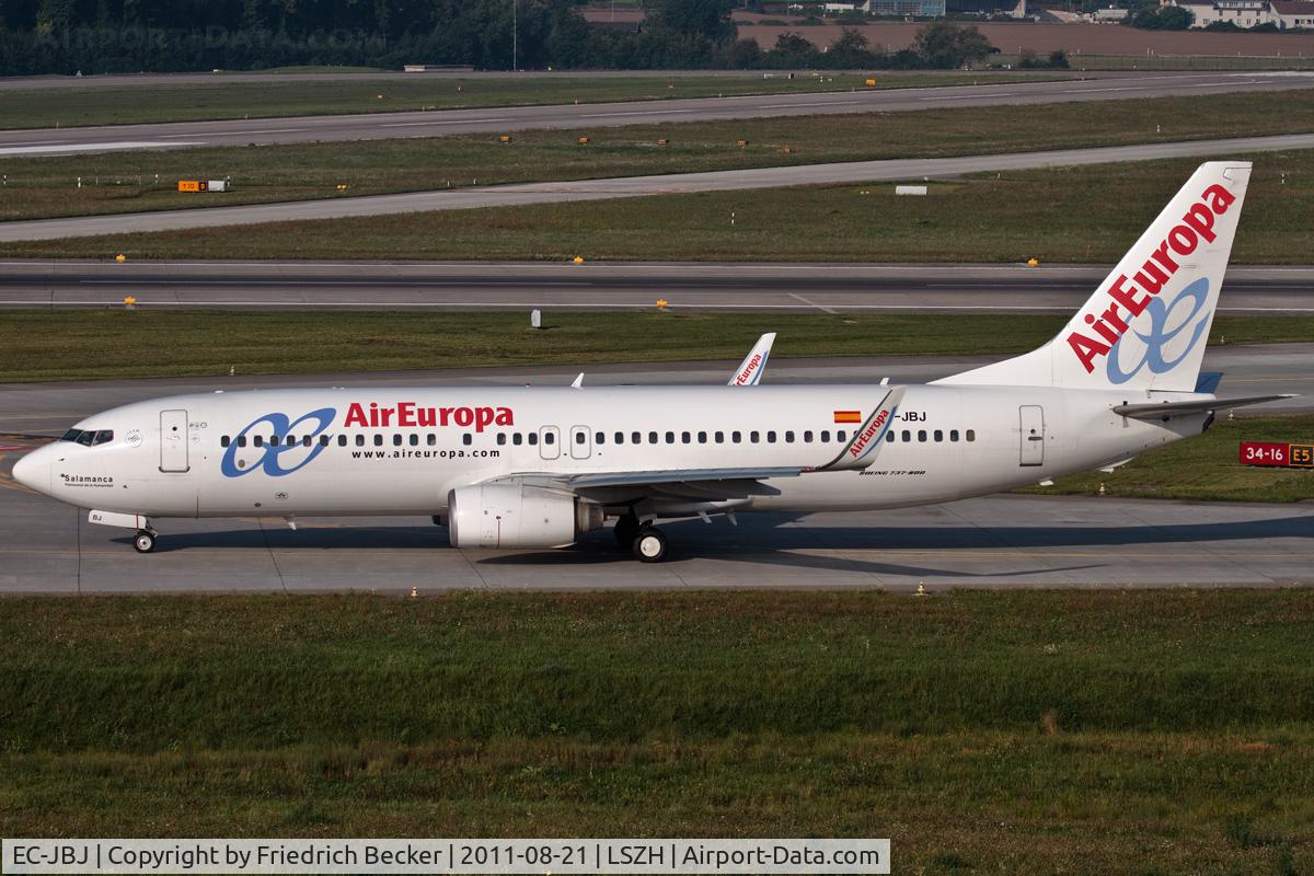 EC-JBJ, 2004 Boeing 737-8BK C/N 33972, taxying to the gate