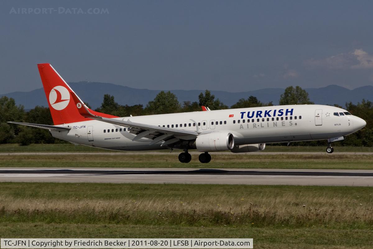 TC-JFN, 1999 Boeing 737-8F2 C/N 29776, about to touchdown RW15