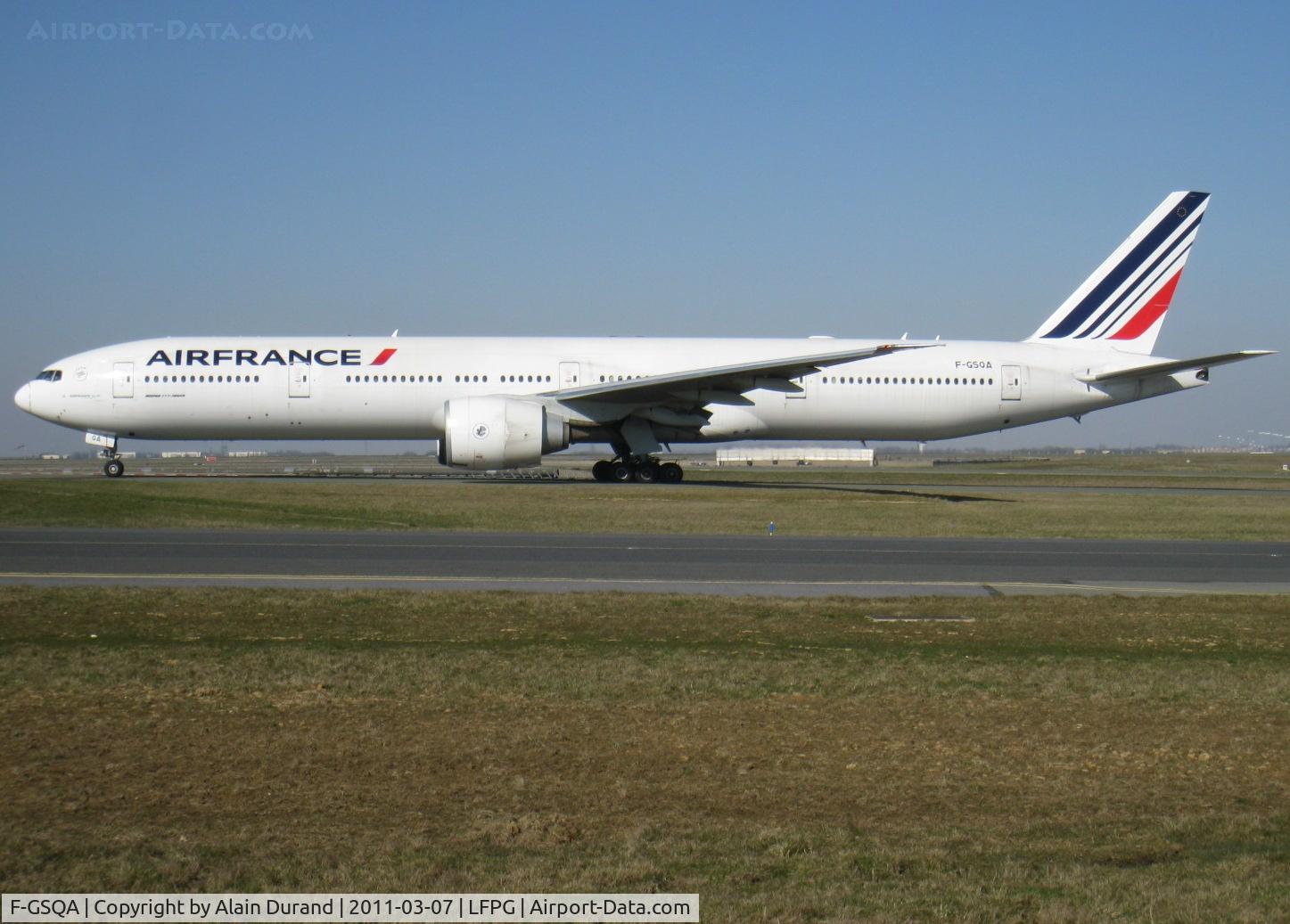 F-GSQA, 2004 Boeing 777-328/ER C/N 32723, Clad in the revised dress