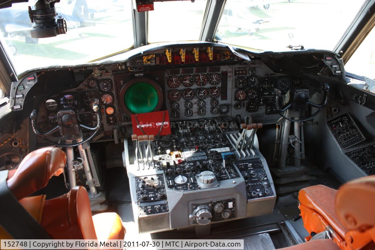 152748, 1966 Lockheed P-3B Orion C/N 185-5188, P-3B cockpit