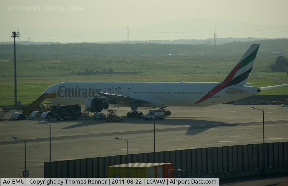 A6-EMU, 2002 Boeing 777-31H C/N 29064, Emirates Boeing 777