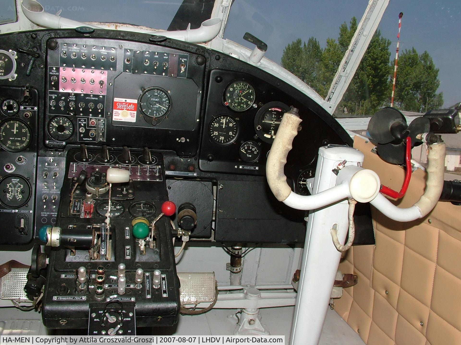 HA-MEN, 1980 PZL-Mielec An-2R C/N 1G190-23, Dunaujváros Airport - Hungary - Cocpit