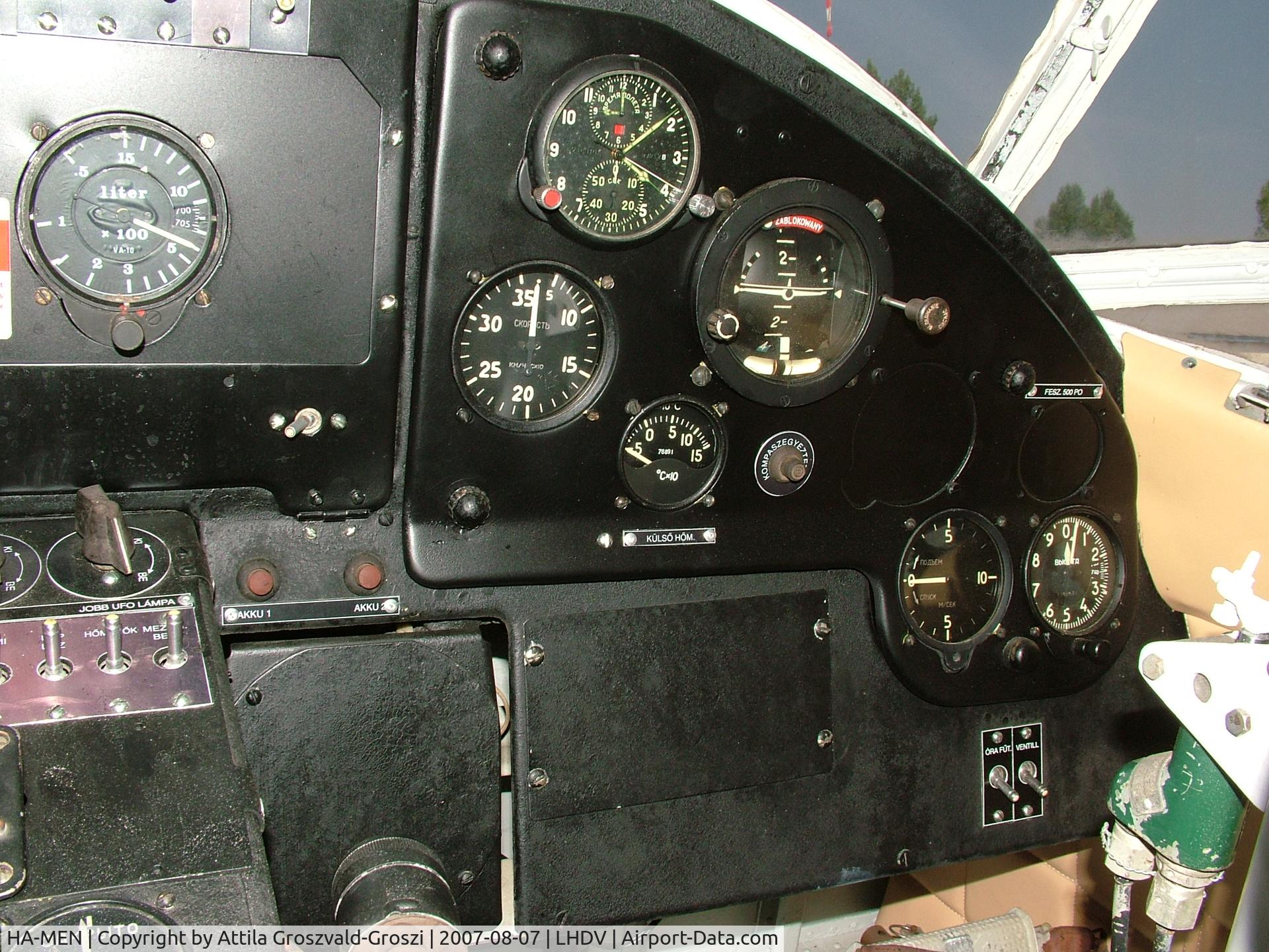 HA-MEN, 1980 PZL-Mielec An-2R C/N 1G190-23, Dunaujváros Airport - Hungary - Cocpit