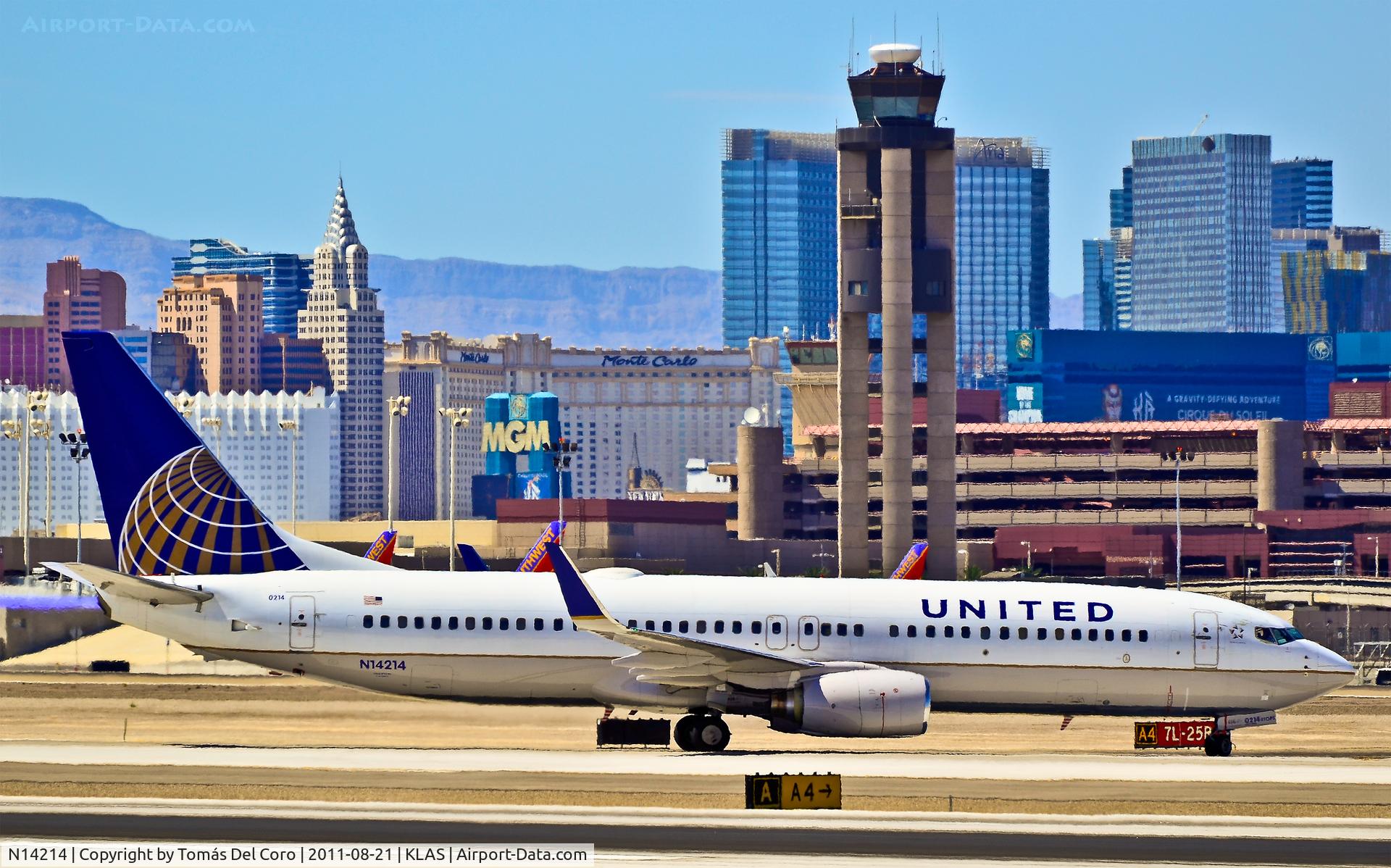N14214, 1998 Boeing 737-824 C/N 28774, N14214 United Airlines 1998 Boeing 737-824 C/N 28774

Las Vegas - McCarran International (LAS / KLAS)
USA - Nevada, August 21, 2011
Photo: Tomás Del Coro