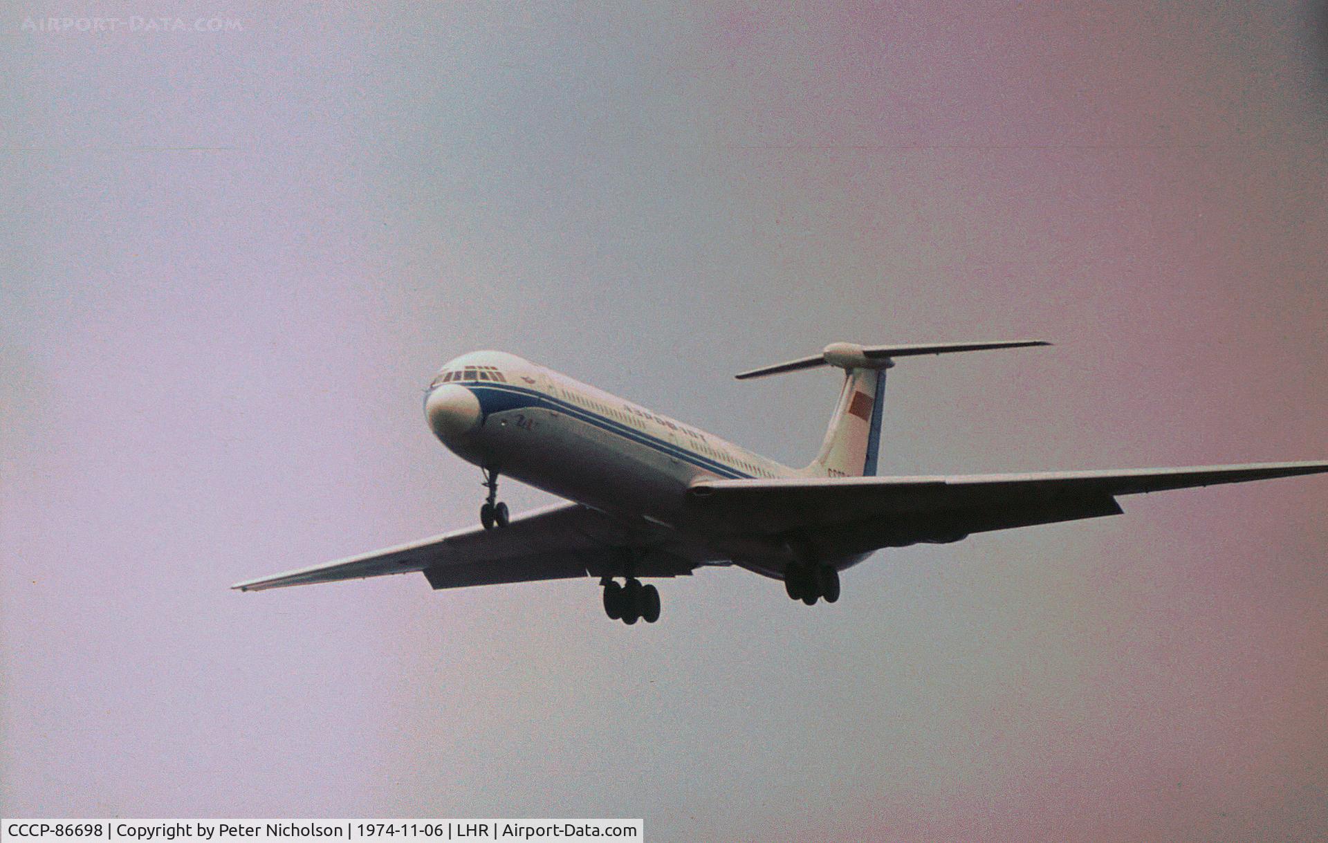 CCCP-86698, 1972 Ilyushin Il-62 C/N 21303, Ilyushin Il-62 Classic of Aeroflot on final approach to Heathrow in November 1974.