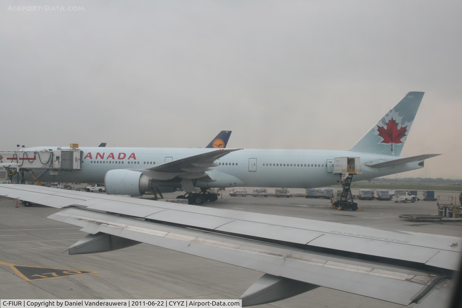 C-FIUR, 2007 Boeing 777-333/ER C/N 35242, At the gate