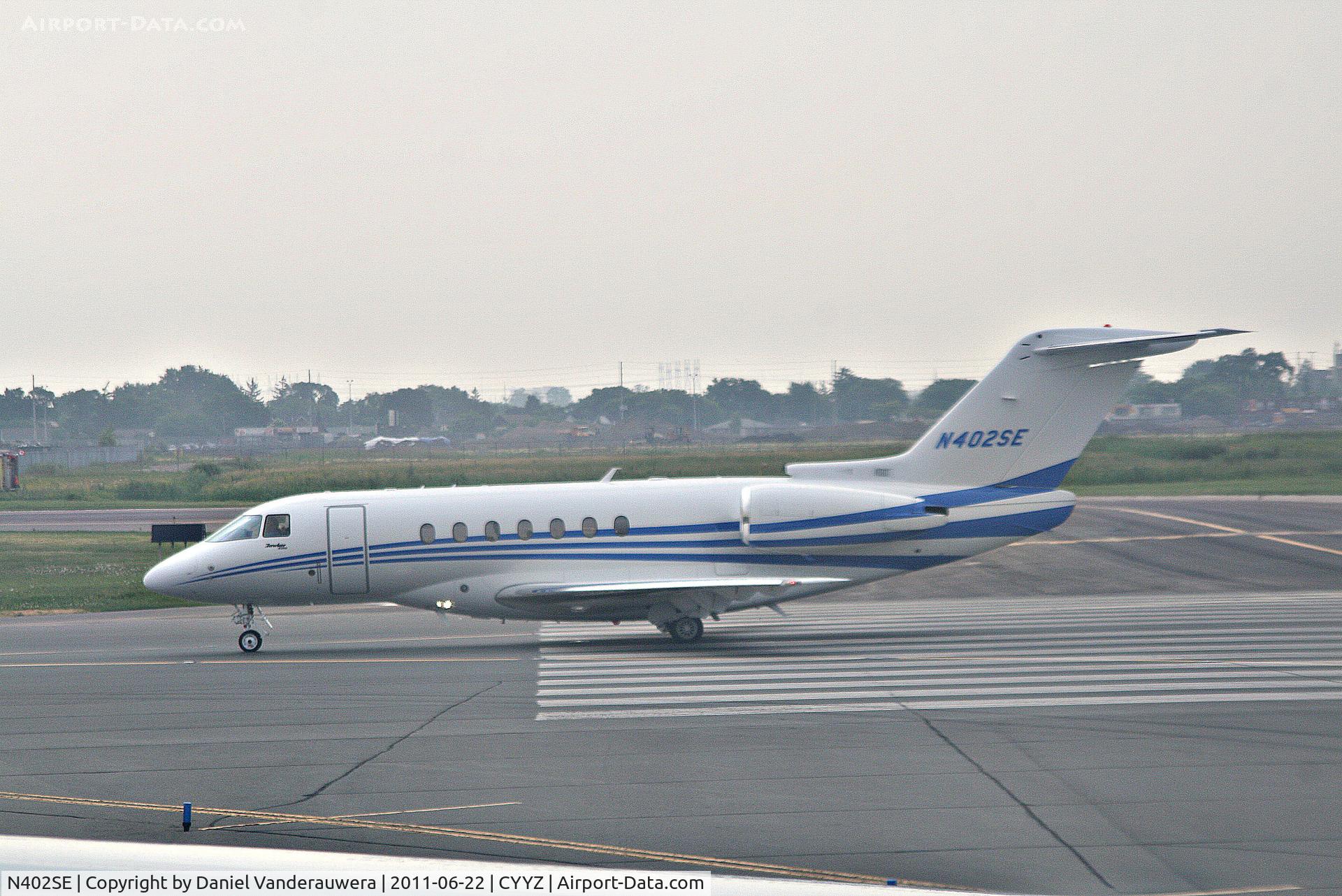 N402SE, 2010 Hawker Beechcraft 4000 C/N RC-47, Taxiing