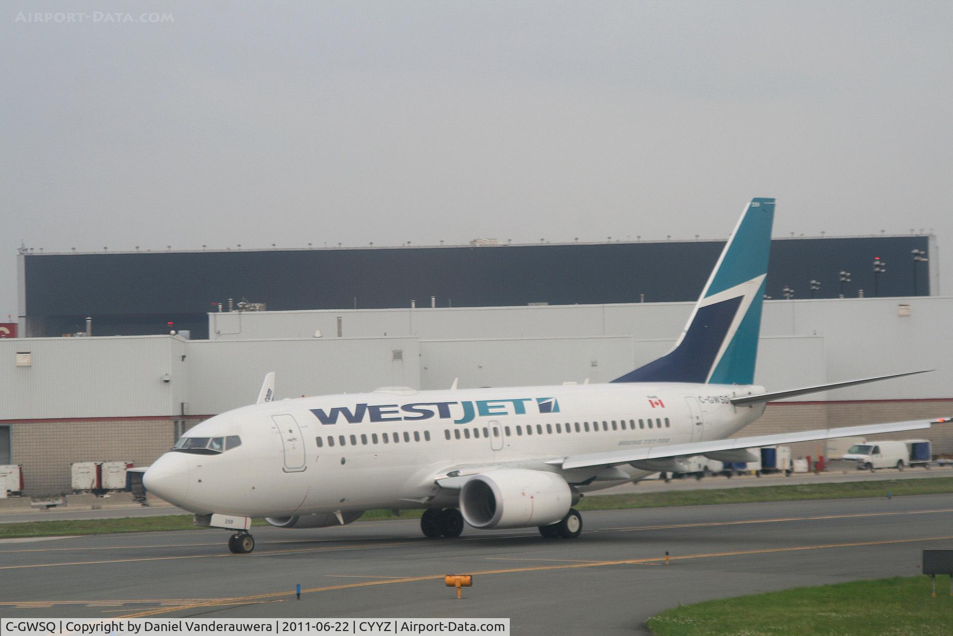 C-GWSQ, 2009 Boeing 737-7CT C/N 37091, Taxiing