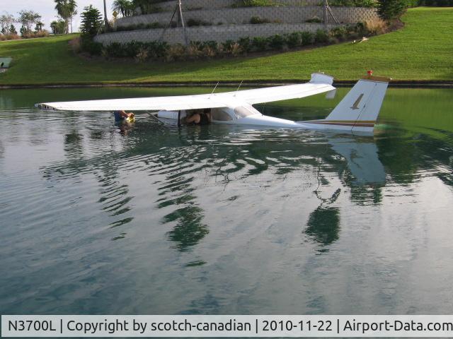 N3700L, 1965 Cessna 172G C/N 17253869, 1965 Cessna 172G, N3700L after running out of fuel and ditching in a Retention Pond in Auburndale, FL