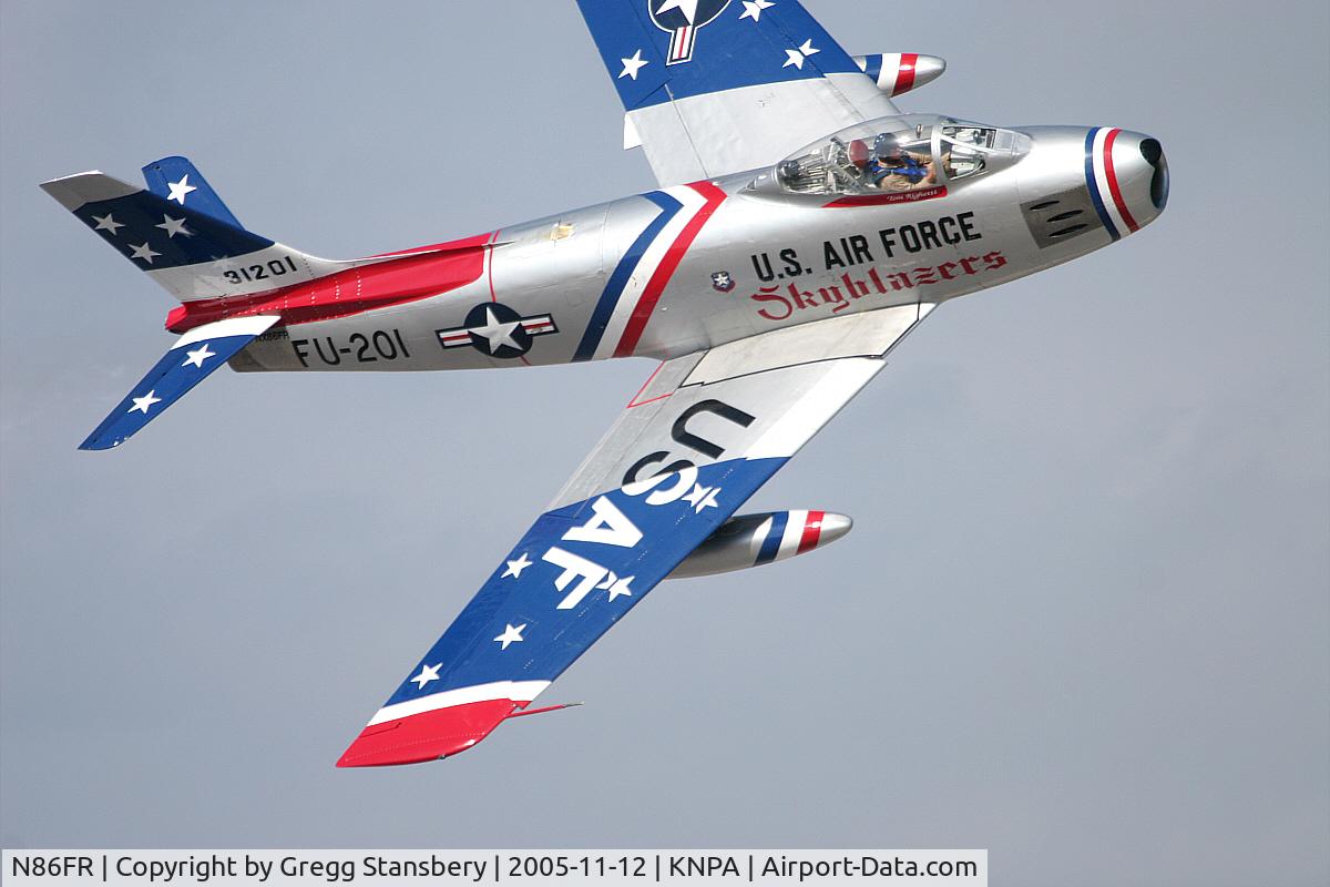 N86FR, 1952 North American F-86F Sabre C/N 191-655, Snork comes back even closer to the crowd line.