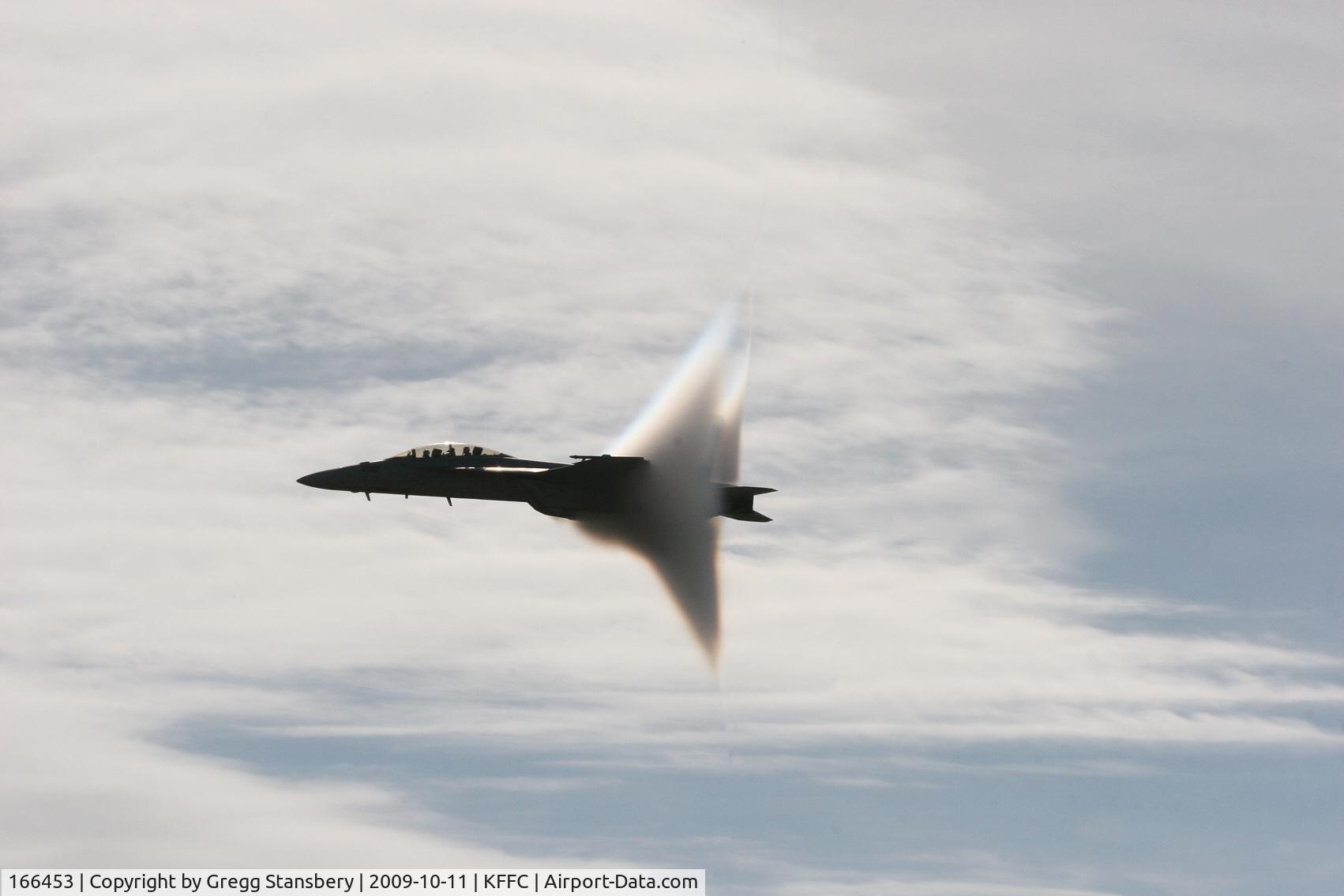 166453, Boeing F/A-18F Super Hornet C/N F088, Super Hornet Demo aircraft performs a high speed pass towards of the end of the show.