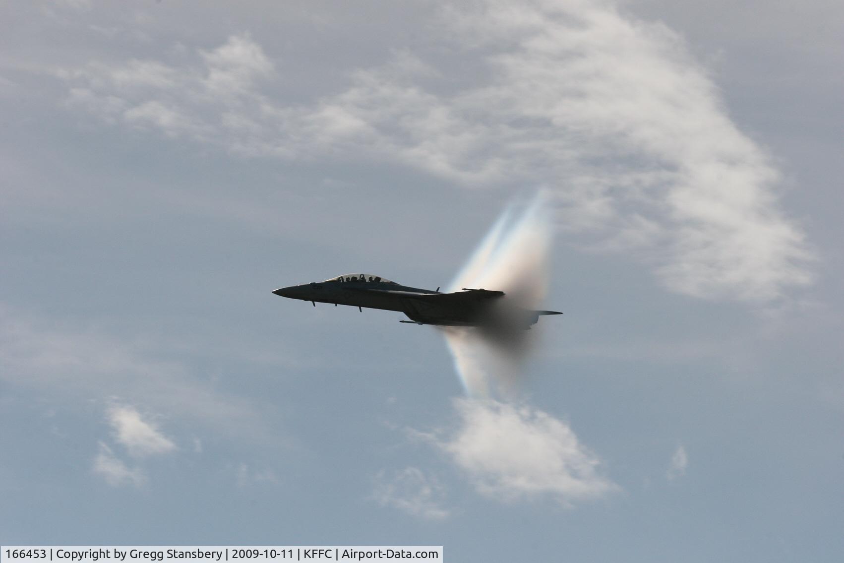166453, Boeing F/A-18F Super Hornet C/N F088, Super Hornet Demo aircraft performs a high speed pass towards of the end of the show.