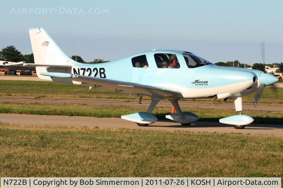 N722B, 2005 Lancair ES C/N ES-128, Departing Airventure 2011.