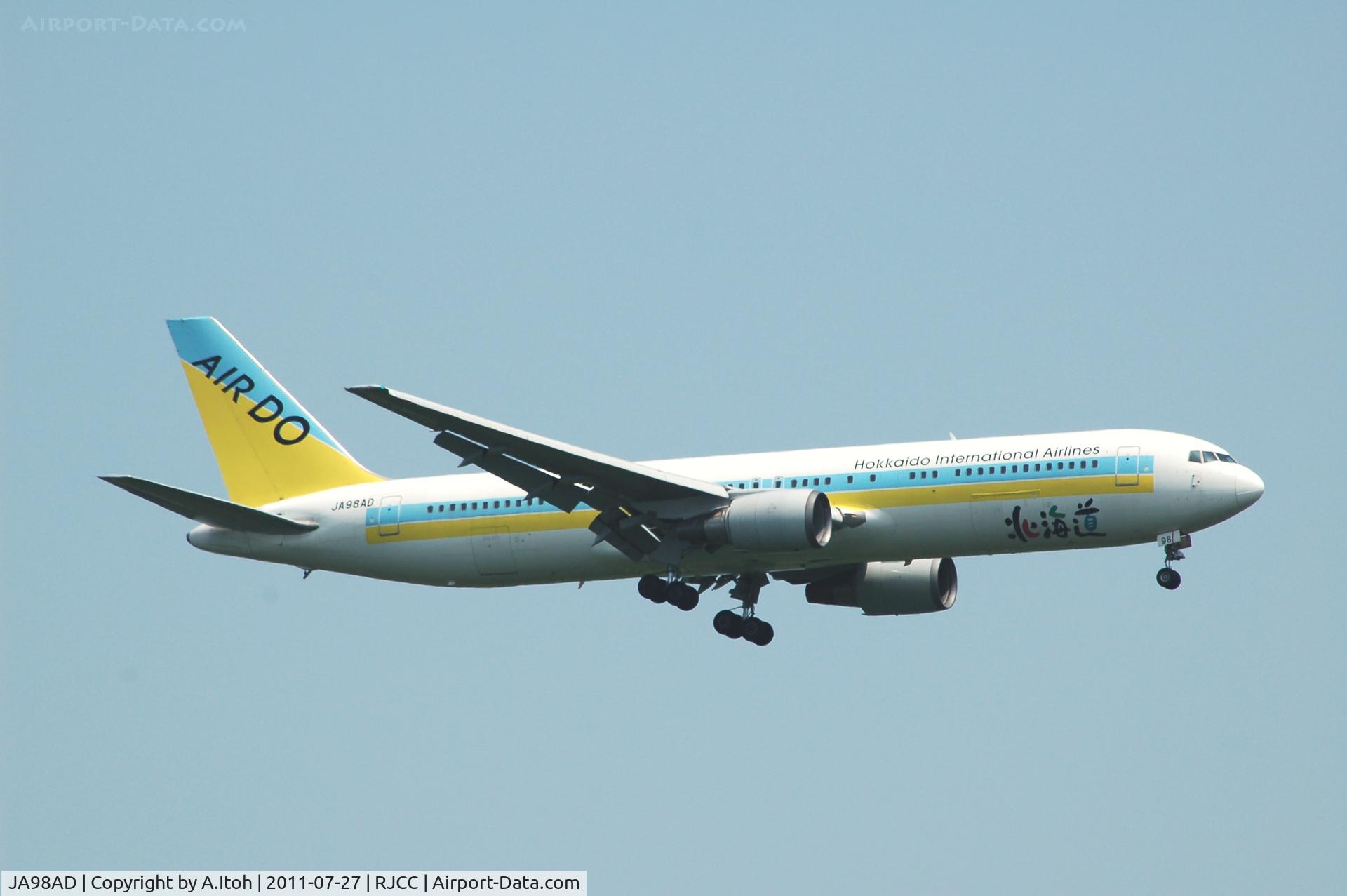 JA98AD, 1998 Boeing 767-33A/ER C/N 27476, AIR DO  Boeing 767 Approach at Runway 19L