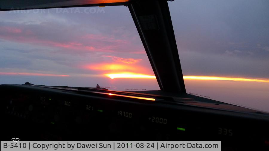B-5410, 2008 Boeing 737-8AL C/N 35088, sunset