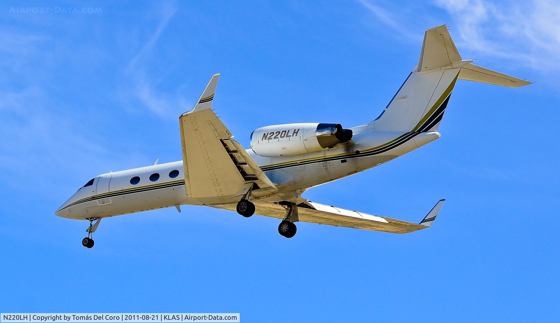 N220LH, 1987 Gulfstream Aerospace G-IV C/N 1054, N220LH 1987 Gulfstream Aerospace G-IV C/N 1054

Las Vegas - McCarran International (LAS / KLAS)
USA - Nevada, August 21, 2011
Photo: Tomás Del Coro