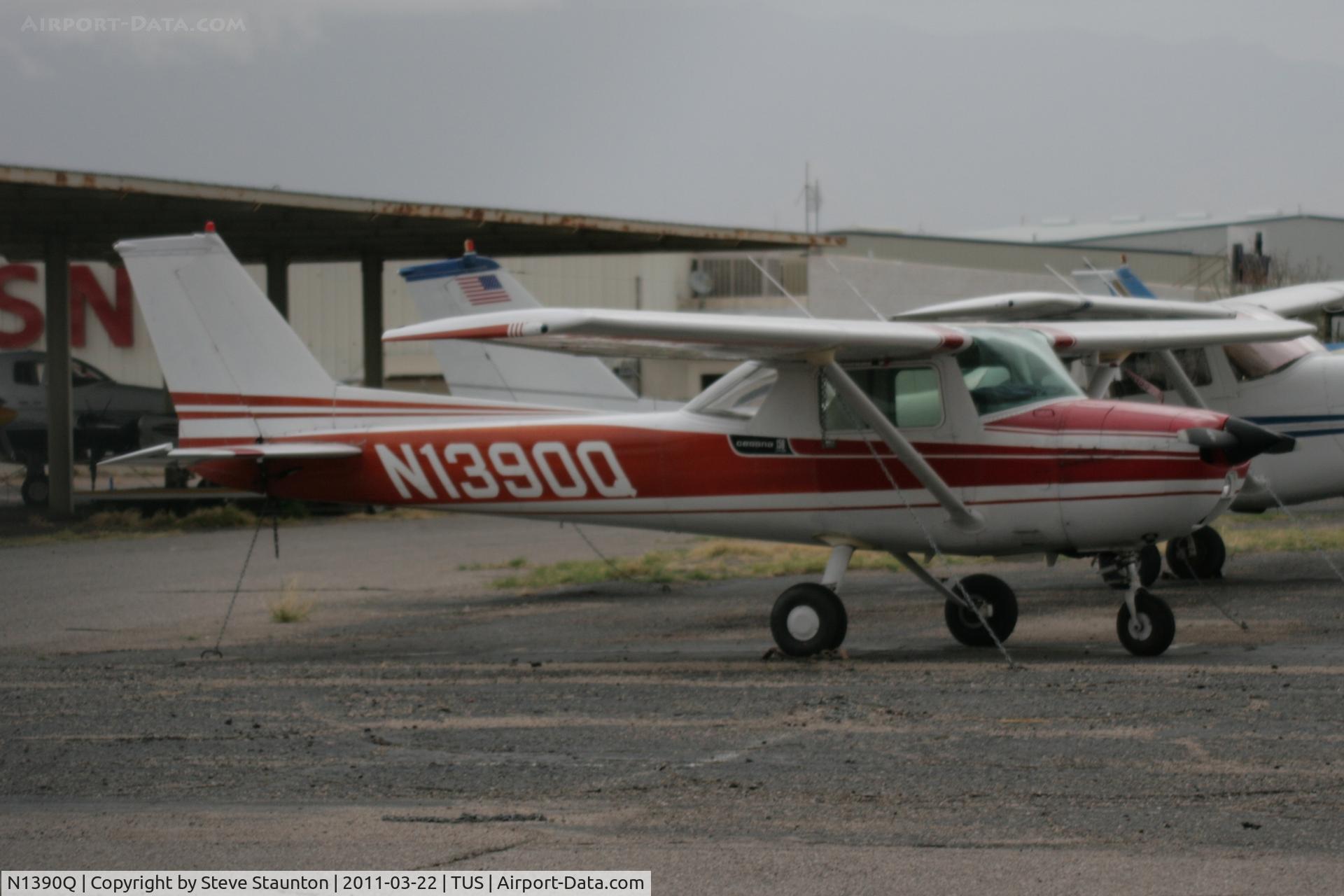 N1390Q, 1971 Cessna 150L C/N 15072690, Taken at Tucson International Airport, in March 2011 whilst on an Aeroprint Aviation tour