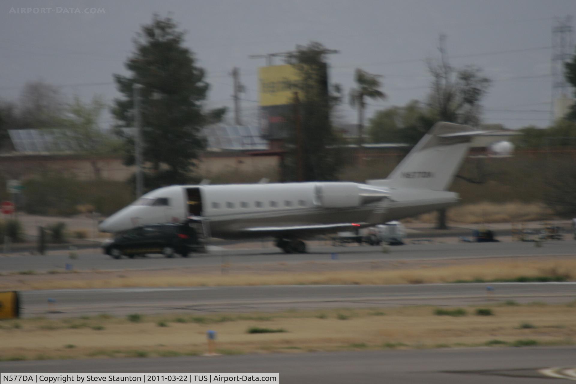 N577DA, 1998 Bombardier Challenger 604 (CL-600-2B16) C/N 5398, Taken at Tucson International Airport, in March 2011 whilst on an Aeroprint Aviation tour
