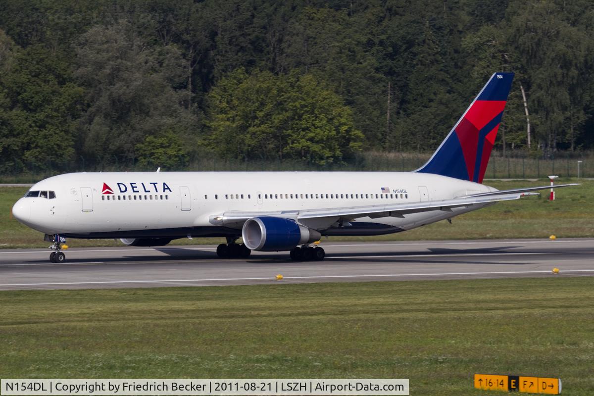 N154DL, 1991 Boeing 767-3P6 C/N 25241, departure via RW16