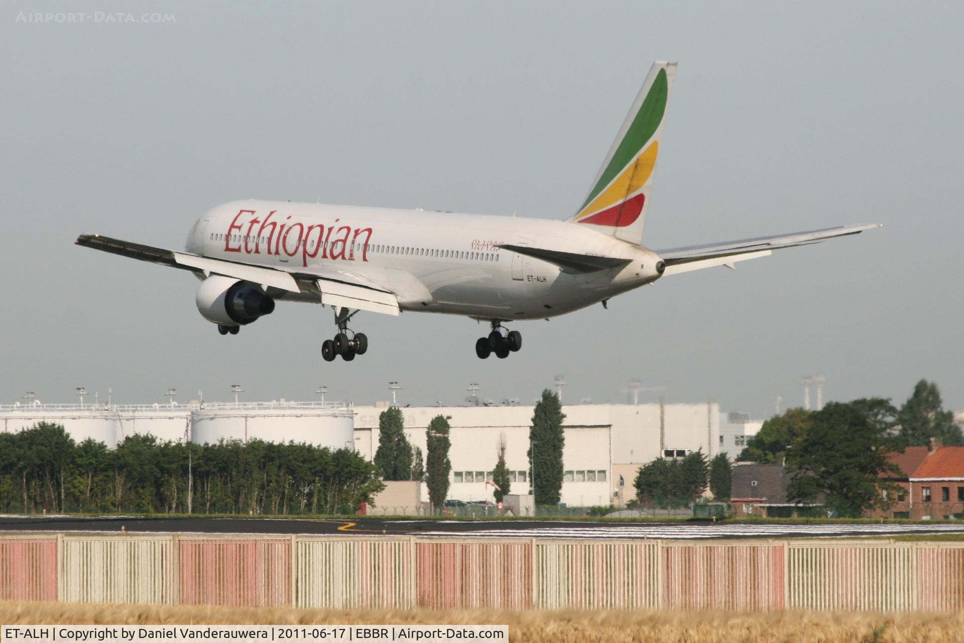 ET-ALH, 2000 Boeing 767-3BG/ER C/N 30565, Flight ET704 is descending to RWY 25L