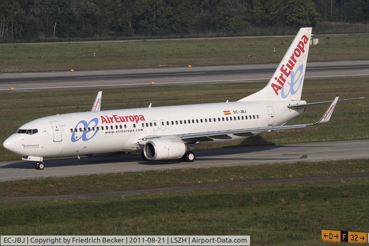 EC-JBJ, 2004 Boeing 737-8BK C/N 33972, taxying to the gate