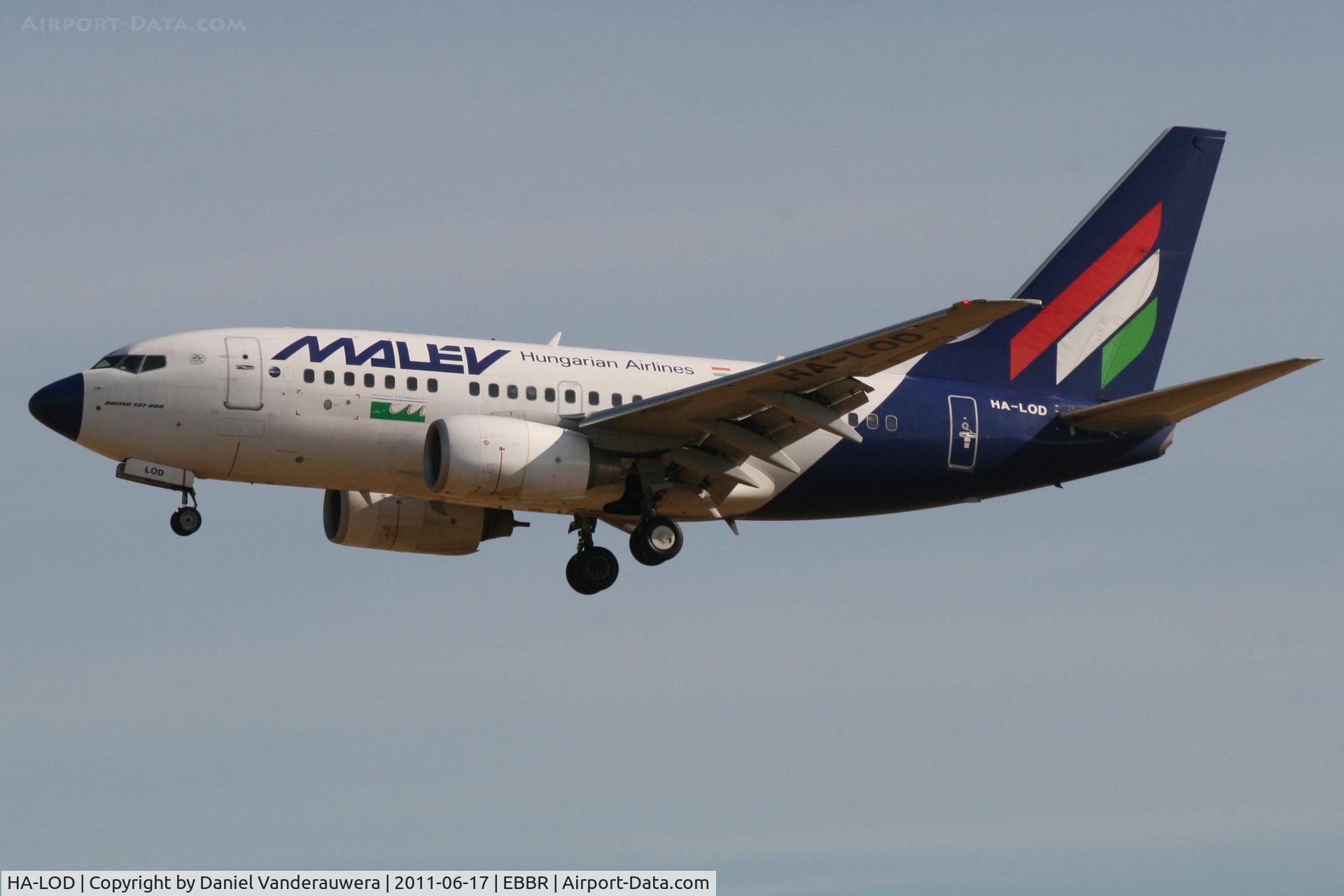 HA-LOD, 2003 Boeing 737-6Q8 C/N 28259, Flight MA600 is descending to RWY 25L