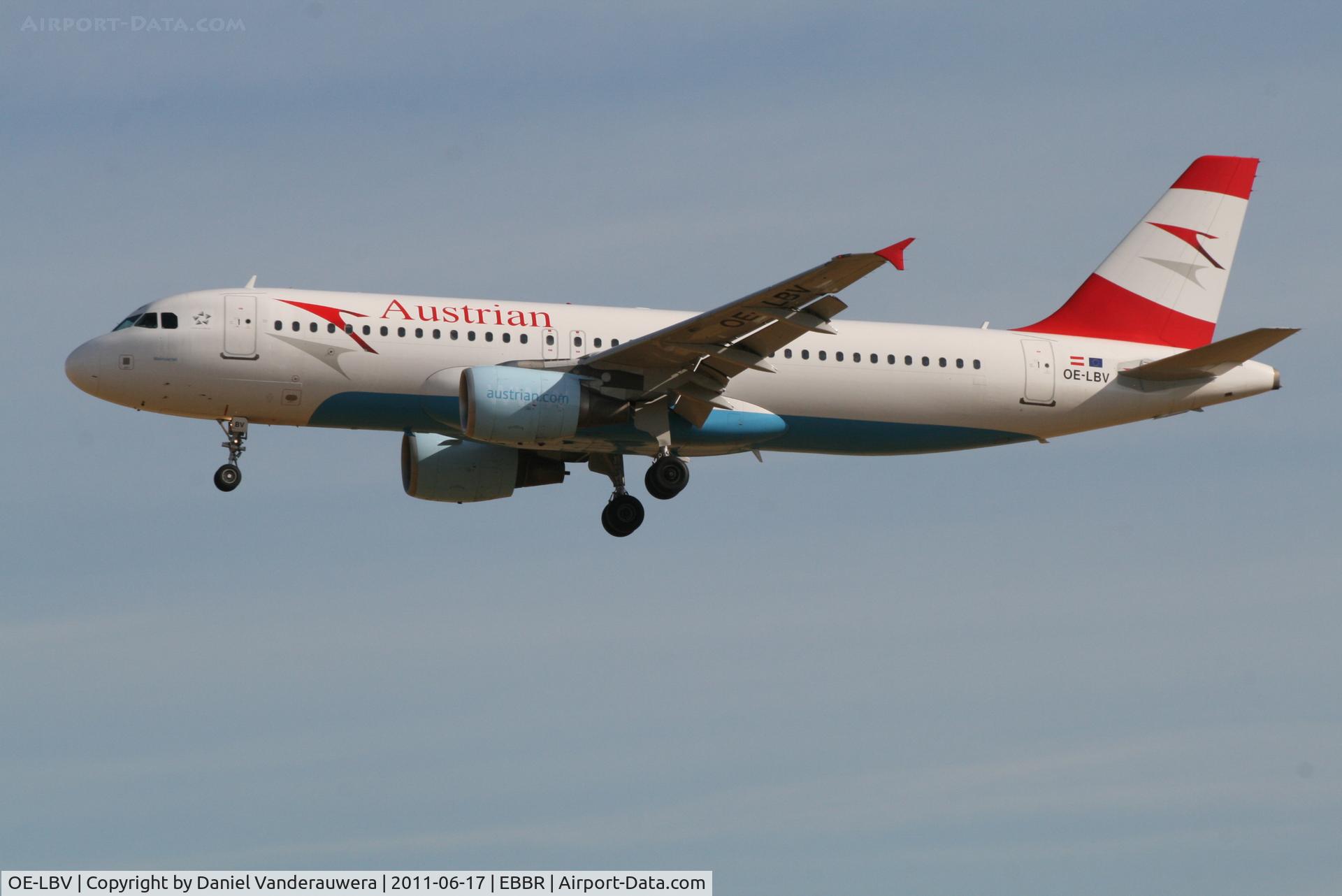 OE-LBV, 2000 Airbus A320-214 C/N 1385, Arrival of flight OS351 to RWY 25L