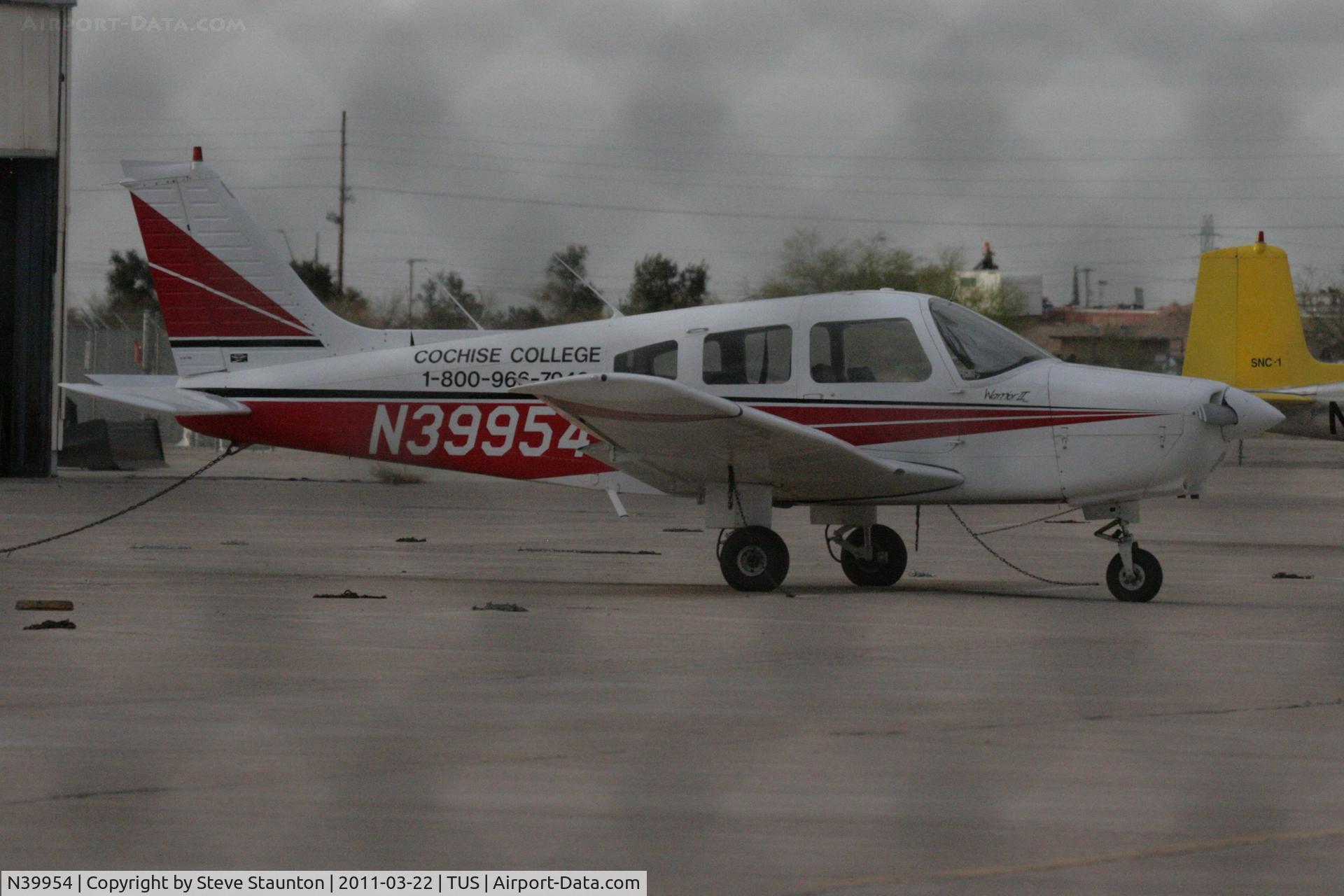 N39954, 1978 Piper PA-28-161 C/N 28-7916014, Taken at Tucson International Airport, in March 2011 whilst on an Aeroprint Aviation tour