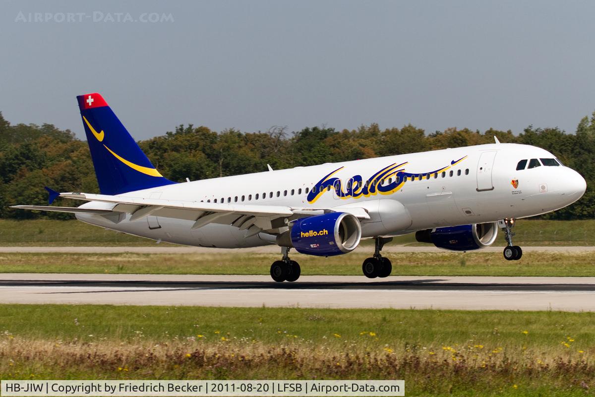 HB-JIW, 1998 Airbus A320-214 C/N 888, touchdown on RW15